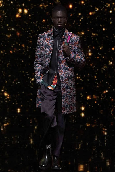 Look 15